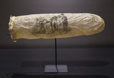 Еротичното изображение върху артефакта показва монахиня и трима свещенициВ националния