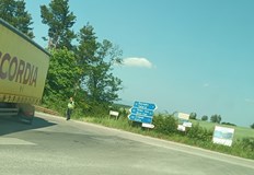 Аварията е в района на 17 ия километърАварирал тежкотоварен автомобил блокира