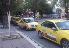 Момченцето е настанено в болница за превантивно наблюдениеТаксиметров автомобил блъсна