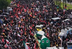 Стотици хиляди участваха в траурното шествие в Техеран на четвъртия