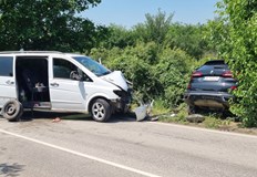 Трафикът се осъществява в една лента при разклона за ДевенциДжип