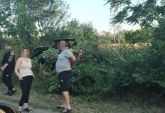 По първоначална информация няма пострадали при инцидентаЛек автомобилБМВ е катастрофирал