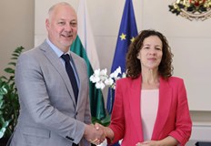 Премиерът и еврокомисарят Мънзату обсъдиха подобряването на условията на живот