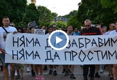 Шествието премина по централните улици с тениски и плакати в