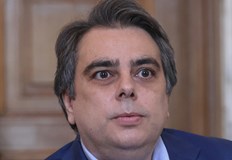 Асен Василев Сумите в банка ще се обърнат по сегашния