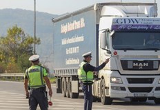 Тежкотоварните автомобили ще изчакват на определени места до 21 00 часаОбластна