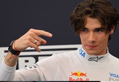 Българският пилот нарушил техническите правила заради износена планка под колатаБългарската