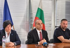 Нов законопроект въвежда солидарна отговорност на превозвачи товародатели и получателиМинистърът