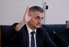 Кирил Добрев срещна съпротива от депутати които смятат че забраната