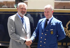 Областният управител приветства 67 чуждестранни туристи от легендарния влакОбластният управител