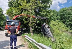 По щастлива случайност двамата пътници не са получили нараняванияЛек автомобил