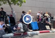 Египетските власти задържаха българин заради камерата муБългарският фотограф евакуиран заедно