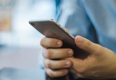 Телефоните са превърнали връзката с нас от полезна в експлоатиращаСмартфоните