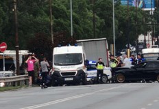 Двама служители на МВР са ранени шофьорът избяга от мястотоАвтомобил