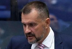 Политологът сравнява как институциите преследват опозицията но затварят очи пред