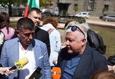 Журналистът твърди че е на пълен абонамент при службите заради