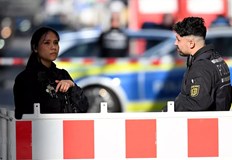 Мъжът нападна служителите с нож в Ванген един полицай е