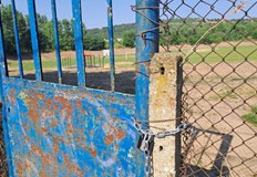 Заключиха единственото спортно съоръжение в квартал Средна кула Стадионът в квартал