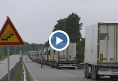 Протестиращите настояват за 10 увеличение на възнагражденията което ще струва