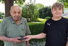 12 годишният Борис се срещна лично с дядо Андон12 годишно момче от