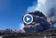 Летището в Катания остава отворено въпреки вулканичната пепелНай големият активен вулкан