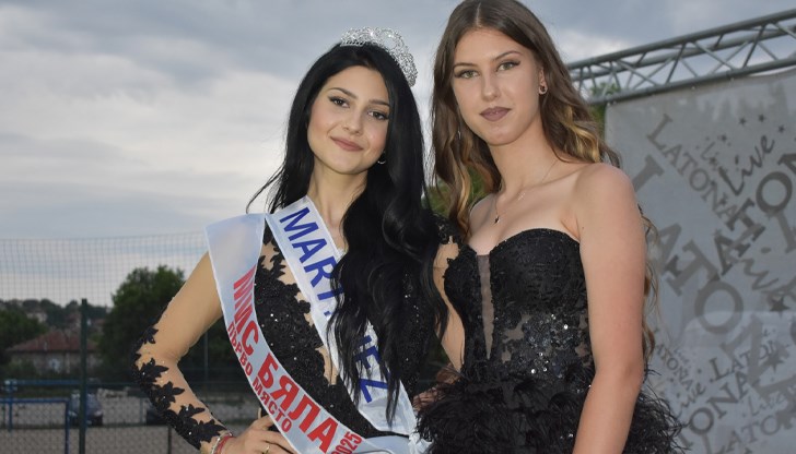 18-годишната красавица получи короната от миналогодишната победителка Теодора Гаджева