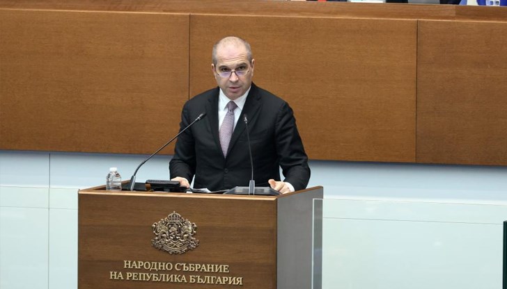 Транспортният министър първи застава пред народните представители