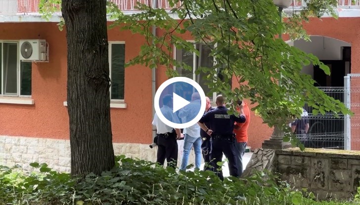 35 души все още пребивават в обекта след частичното извеждане