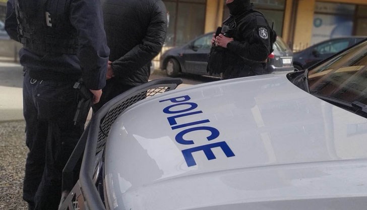 Акцията е в квартал "Суходол", обитателите се извеждат от обекта без лиценз