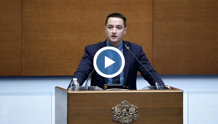 Драгомир Стойнев наложи наказания на Божанков и Костадин Костадинов