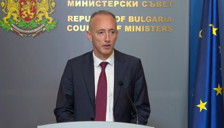 Държавата освобождава от такси бъдещите здравни специалисти заради острия недостиг на кадри Държавата освобождава от такси бъдещите здравни специалисти заради острия недостиг на кадри