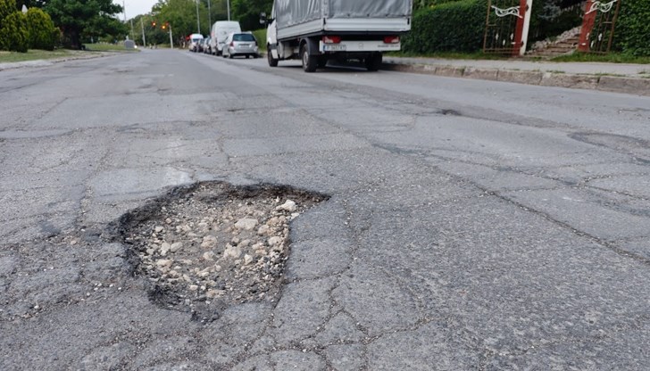 Жители на "Дружба": Над тридесет години не правен основен ремонт на булеварда