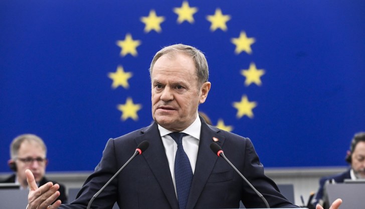 Полският премиер се опитва да укрепи коалицията си преди сблъсъка с новия президент