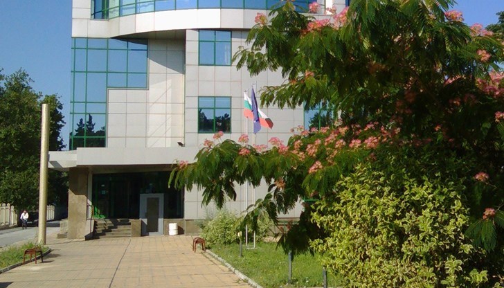 Над 7300 декларации от дружества и еднолични търговци са подадени в русенския офис на приходната агенция Над 7300 декларации от дружества и еднолични търговци са подадени в русенския офис на приходната агенция