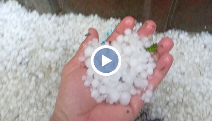 Жълт код за интензивни валежи и гръмотевици е в сила за девет области в страната