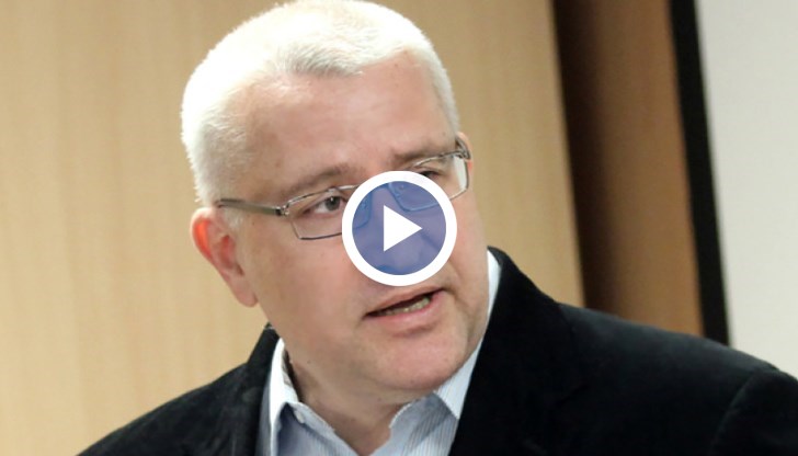 Политологът смята, че управлението има живот поне до края на годината, въпреки нарастващото напрежение