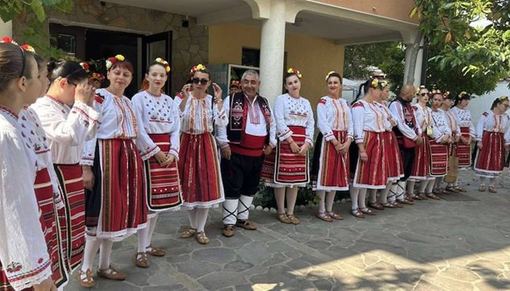 Николовските танцьори впечатлиха журито с автентични хора от Северна България Николовските танцьори впечатлиха журито с автентични хора от Северна България