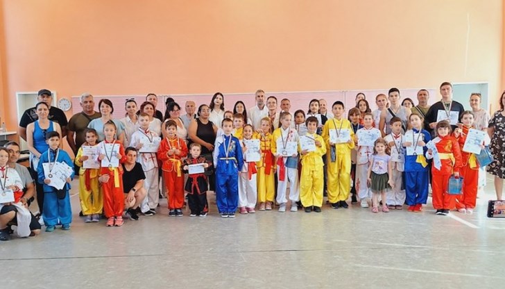 Състезатели от четири до петнайсет години демонстрираха техника и майсторство