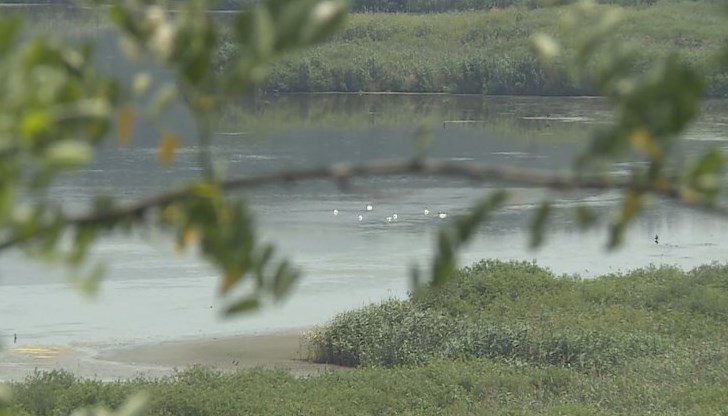 Водата достига едва 15 сантиметра на места