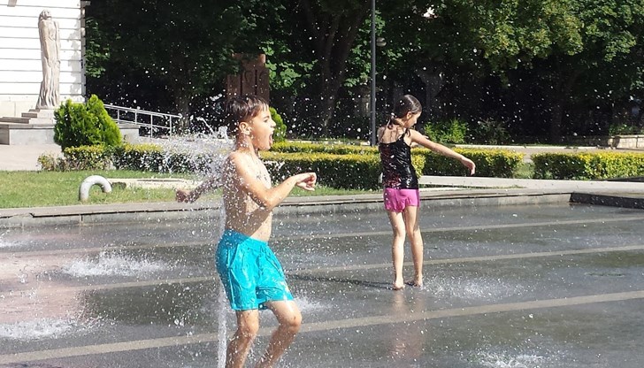 Към 15:00 часа беше измерена максималната температура за деня, но не се достига рекордът от 2007 година