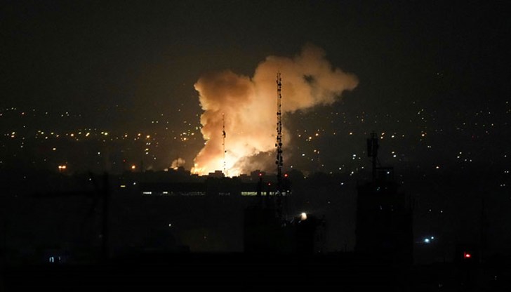 Самолетите прелитат над ракетни складове и се опитват да поразяват военни, които се връщат там Самолетите прелитат над ракетни складове и се опитват да поразяват военни, които се връщат там