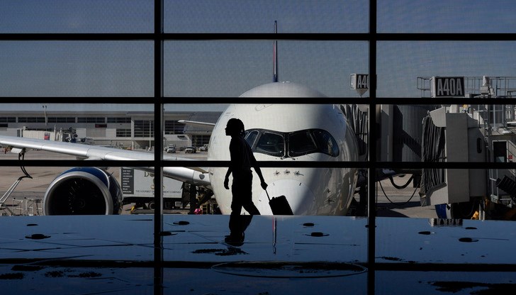 ФБР задържа китайка с червеи на летището в Детройт