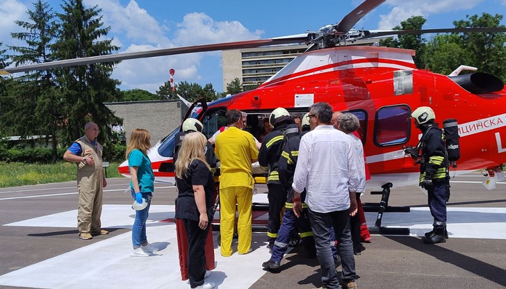 Въздушната линейка летя към болница в София за специализирана реанимация заради дихателни проблеми