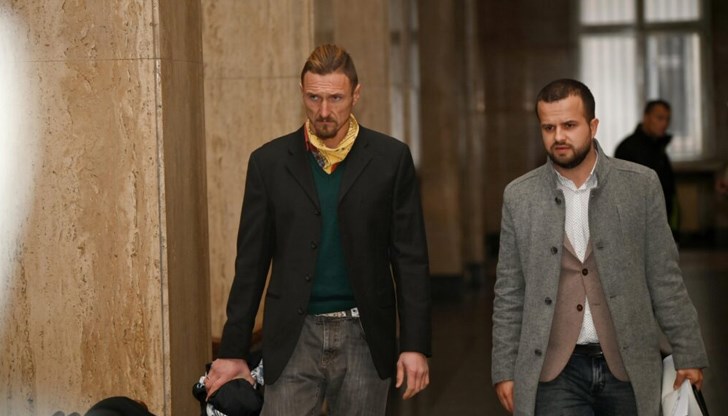 Съдът нареди експертиза на записите от бодикамерите заради съмнения за изрязани кадри Съдът нареди експертиза на записите от бодикамерите заради съмнения за изрязани кадри