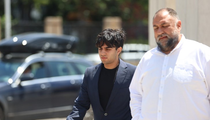 Освен присъдата му е забранено да шофира в продължение на девет години