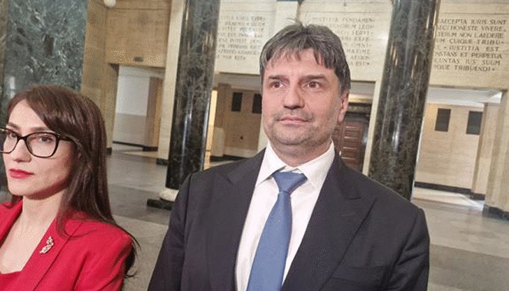 Откраднал е и 53 000 лева и бижута от дома на пострадалата в неравностойно положение Откраднал е и 53 000 лева и бижута от дома на пострадалата в неравностойно положение