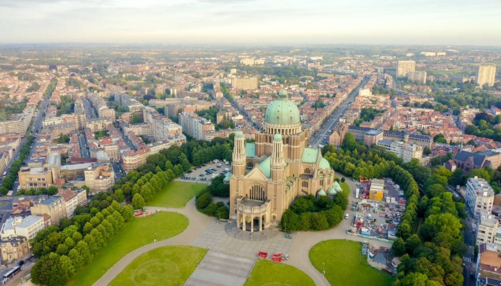 34-годишен мъж загина във водата на канал след сбиване на кей Вевейд в Андерлехт 34-годишен мъж загина във водата на канал след сбиване на кей Вевейд в Андерлехт