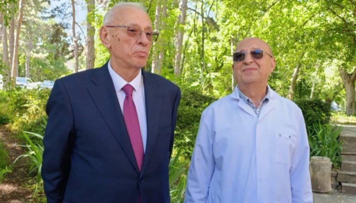 Здравният министър се похвали с хеликоптерна площадка, докато болниците в страната продължават да страдат от недостиг на персонал и ниски заплати