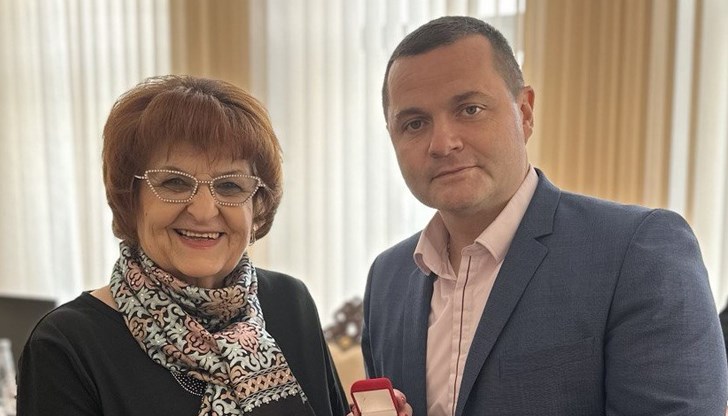 Общинският съвет удостои главния редактор на "Бряг Медиа груп" с най-високото отличие на града Общинският съвет удостои главния редактор на "Бряг Медиа груп" с най-високото отличие на града