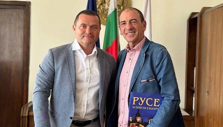 Холивудската звезда обсъди с кмета на Русе как младите да останат в България